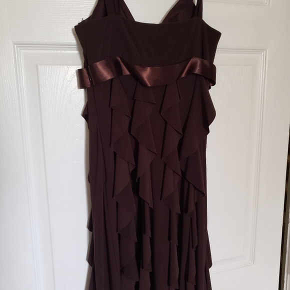 Dress - Picture 7 of 8